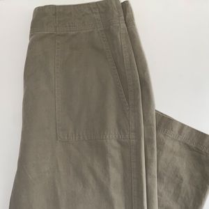 Green high waisted flowy straight leg pants